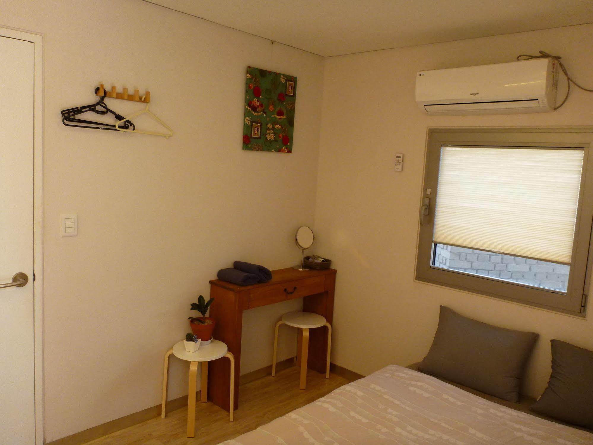 Inside Busan Hostal Exterior foto